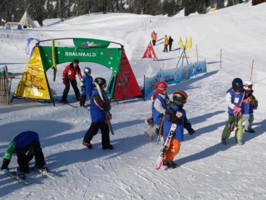 Вілла Diese Einfache Unterkunft- Bergheimat Ist Nur Fuer Backpacker- Rucksacktouristen Und Radfahrer - Huettenfeeling Im Backpackerhoues- Ganz Einfach - Ganz Unkompliziert - Ganz Relaxd Linthal Екстер'єр фото